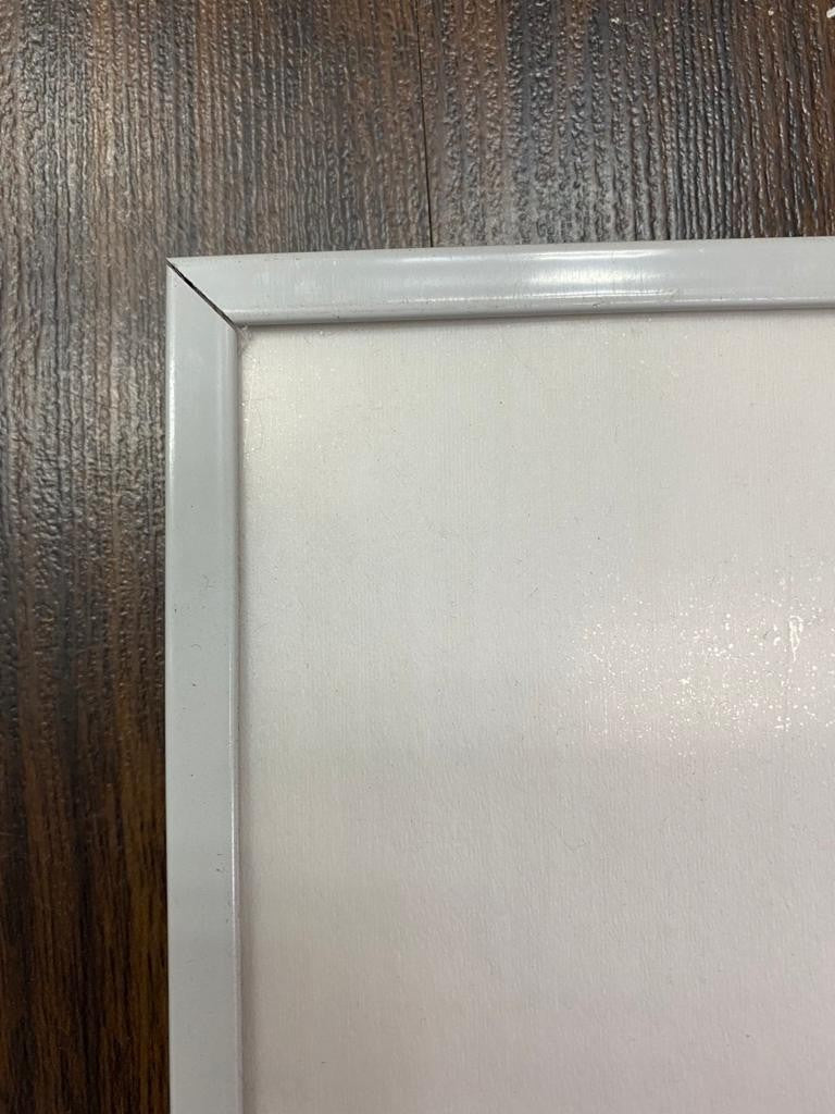顶部滑动海报板框架（带护角帽）